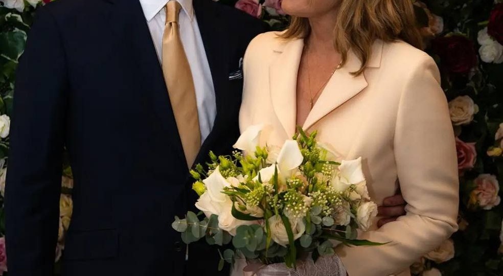 «Да!» Саманты Джонс. Ким Кэтролл вышла замуж за звукорежиссера после 9 лет отношений.