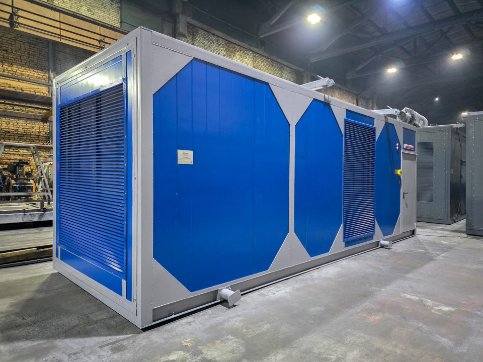 Контейнерное исполнение станций позволит устанавливать ДГУ на объекте без проведения дополнительных строительных работ (по возведению машинного зала)
