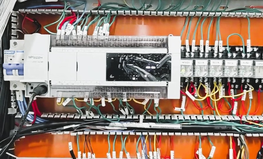 ПЛК vs релейная логика: эволюция или революция в управлении?