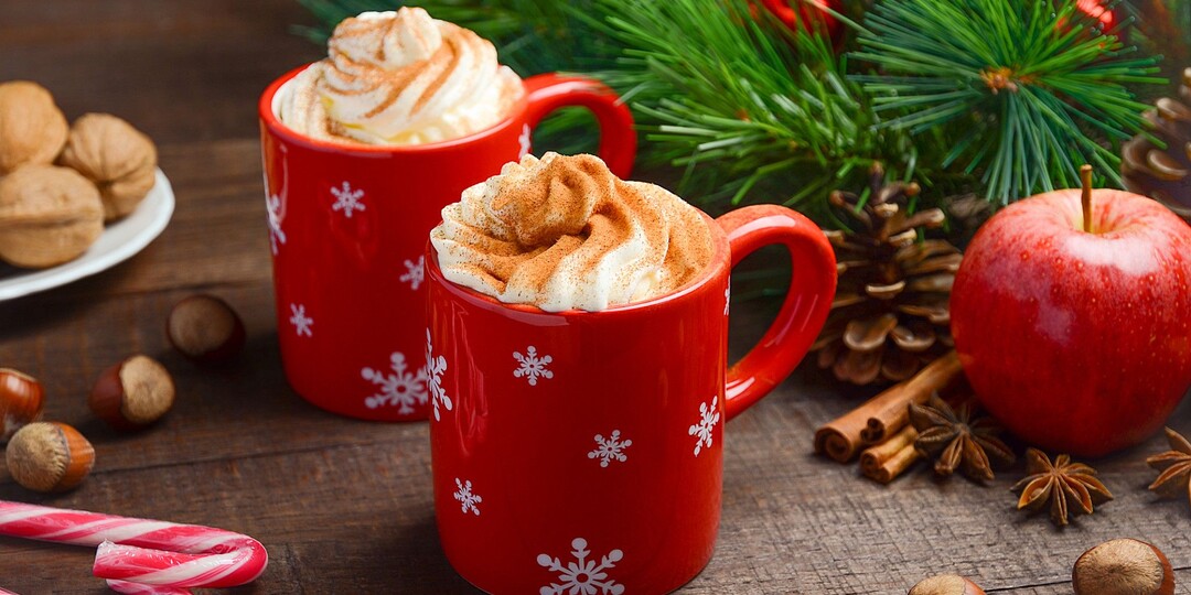 Кофейная магия зимы: рецепты, которые пахнут мандаринами, пряностями и Новым годом