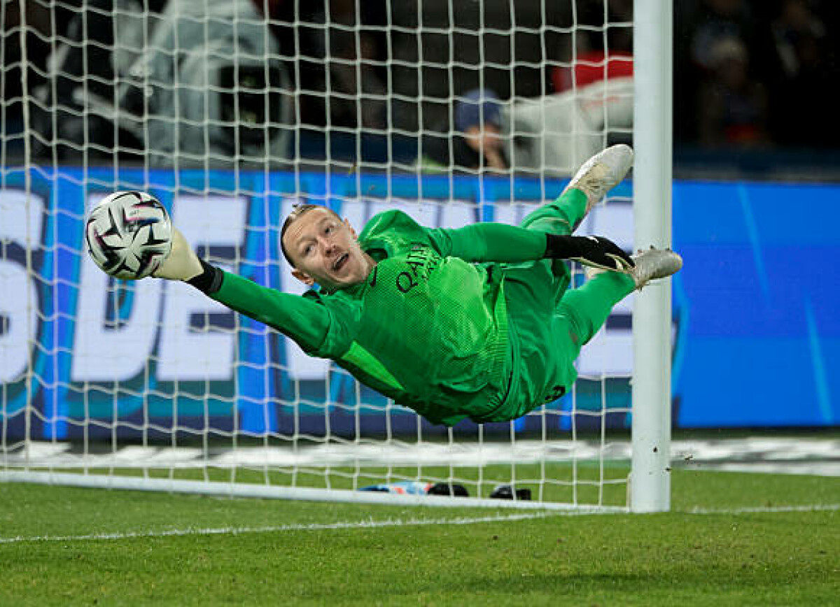     Бывший вратарь «ПСЖ» оценил спасение Сафонова в игре с «Ренном»