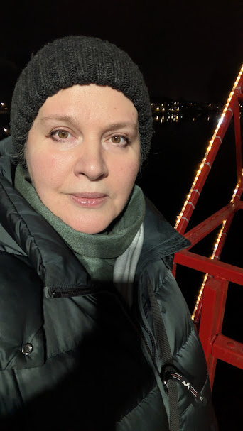 Селфи на пешеходном мосту через Серебрянку. Декабрь 2025 года. 