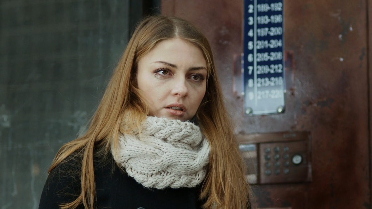 Кадр из сериала "Женщина в беде", 2014 г., режиссер Андрей Щербинин, сценарист Наталья Кудрявцева, композитор Валерий Царьков (скриншот) 