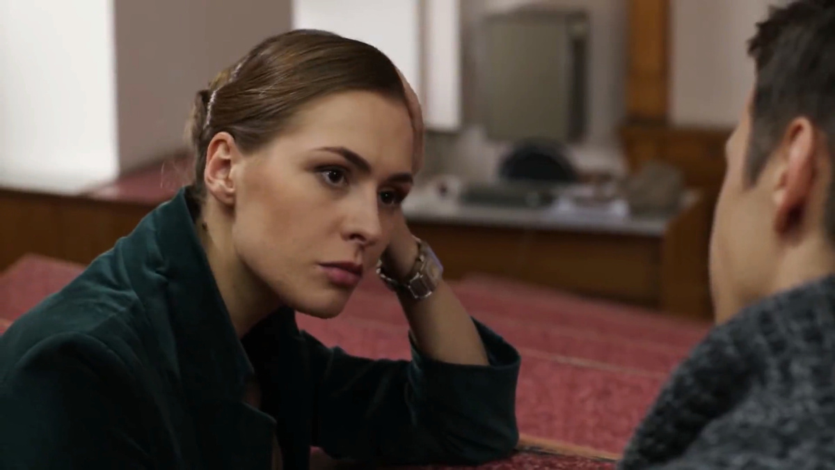 Кадр из мини-сериала "Наваждение", 2016 г., режиссер Марина Мигунова, сценаристы Татьяна Палей, Марина Мигунова, композитор Игорь Бабаев (скриншот) 