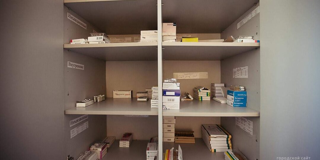 Хинштейн поручил снять с должности главу курской сети аптек за срыв поставок