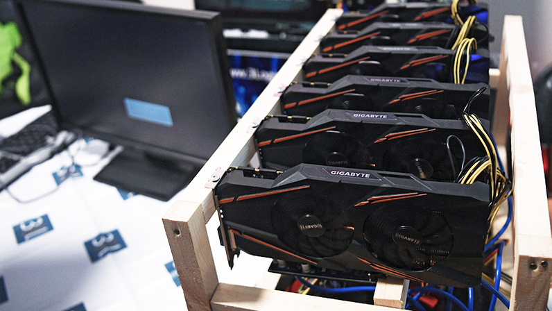 Что случилось? Россияне массово скупают видеокарты — спрос вырос на безумные 400%.