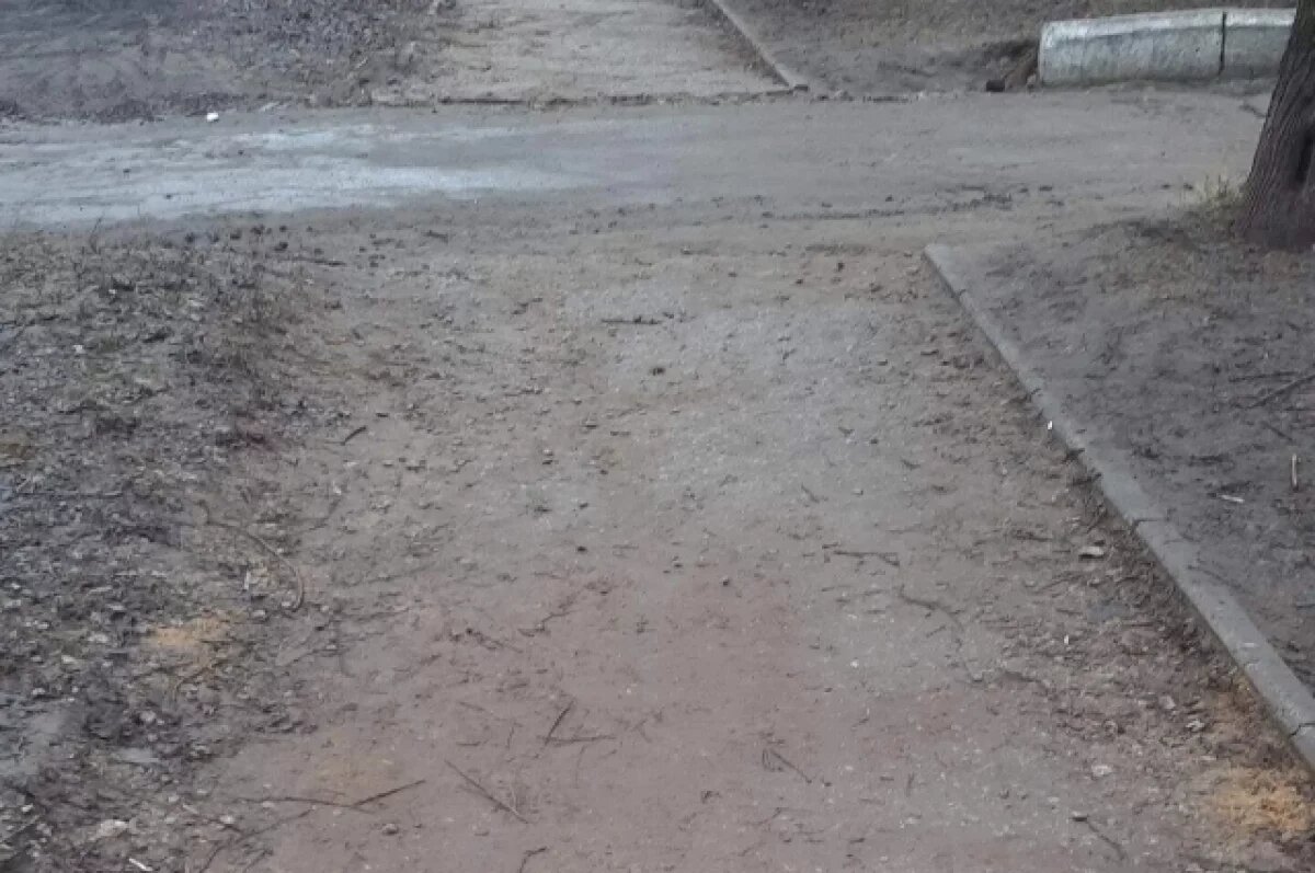    Тротуар к Центру образования №50 в Шатске в этом году не отремонтируют