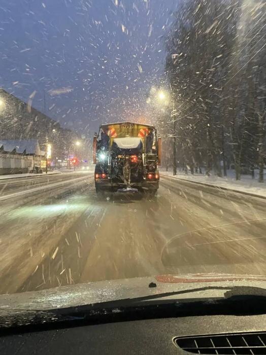 Расчистка дорог от снега идёт в Пскове с самого утра
Фото: из Telegram-канала Бориса Елкина