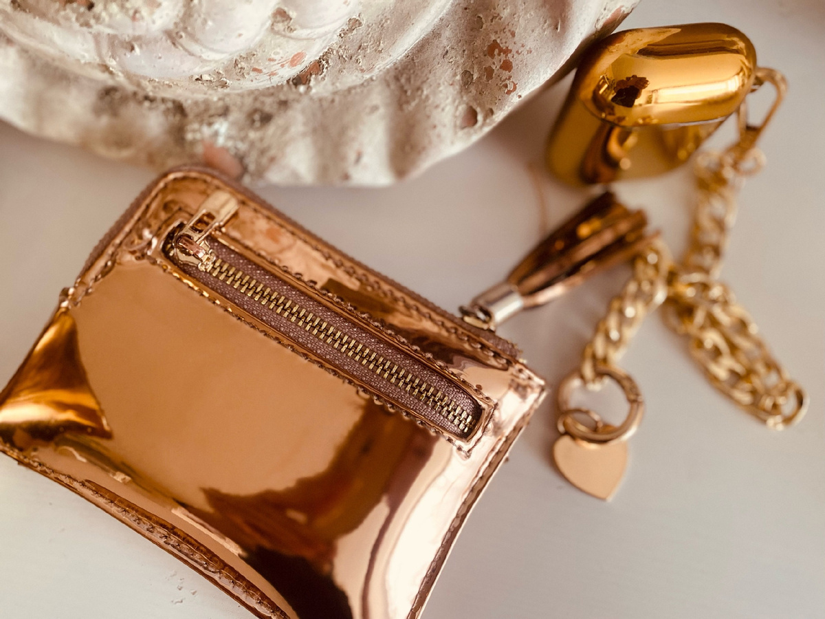 С любовью к каждому ,Наташа Эльберг- более 25 лет непрерывно практикующий энергопсихолог, кризисный психолог, синестет, автор книг-бестселлеров , автор методики ментальной трансформации и коррекции любых жизненных ситуаций с помощью специальных энергетических практик. Автор - мастер энергетического таро