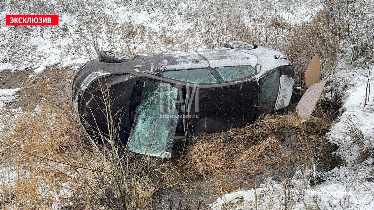 Автомобиль вылетел в кювет в Псковской районе, есть пострадавшие
Фото: Telegram-канал «Псковская сводка. ПАИ»