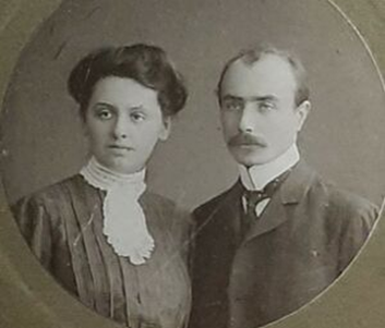 Родители Евгения Долматовского:
Арон Моисеевич Долматовский и Адель Марковна Ингал.
1906 г. Гейдельберг.