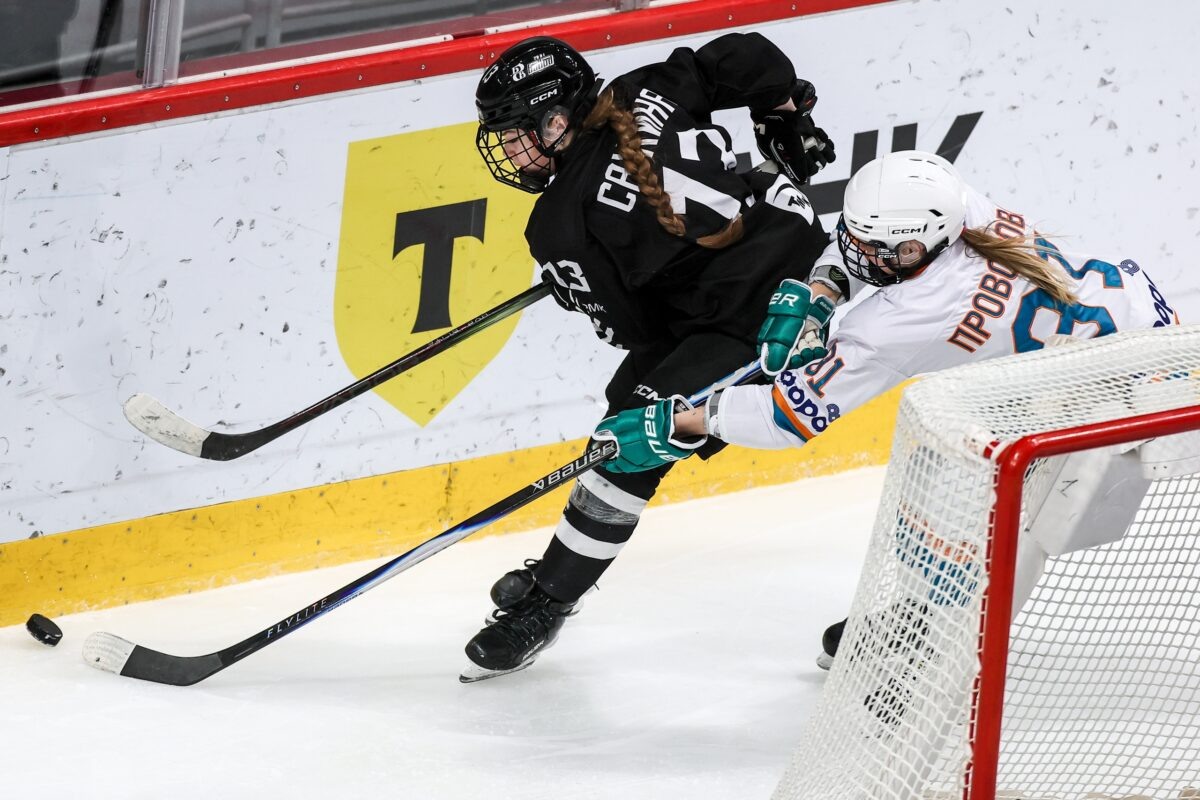    хоккеистки Наталья Краснова