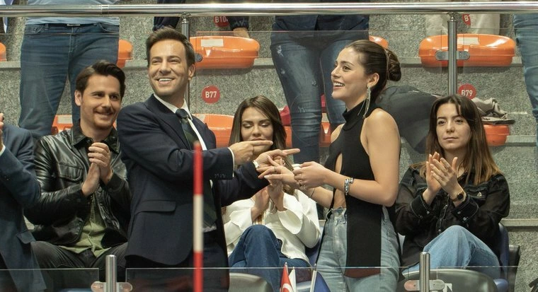 Кадр из сериала "Клюквенный щербет"