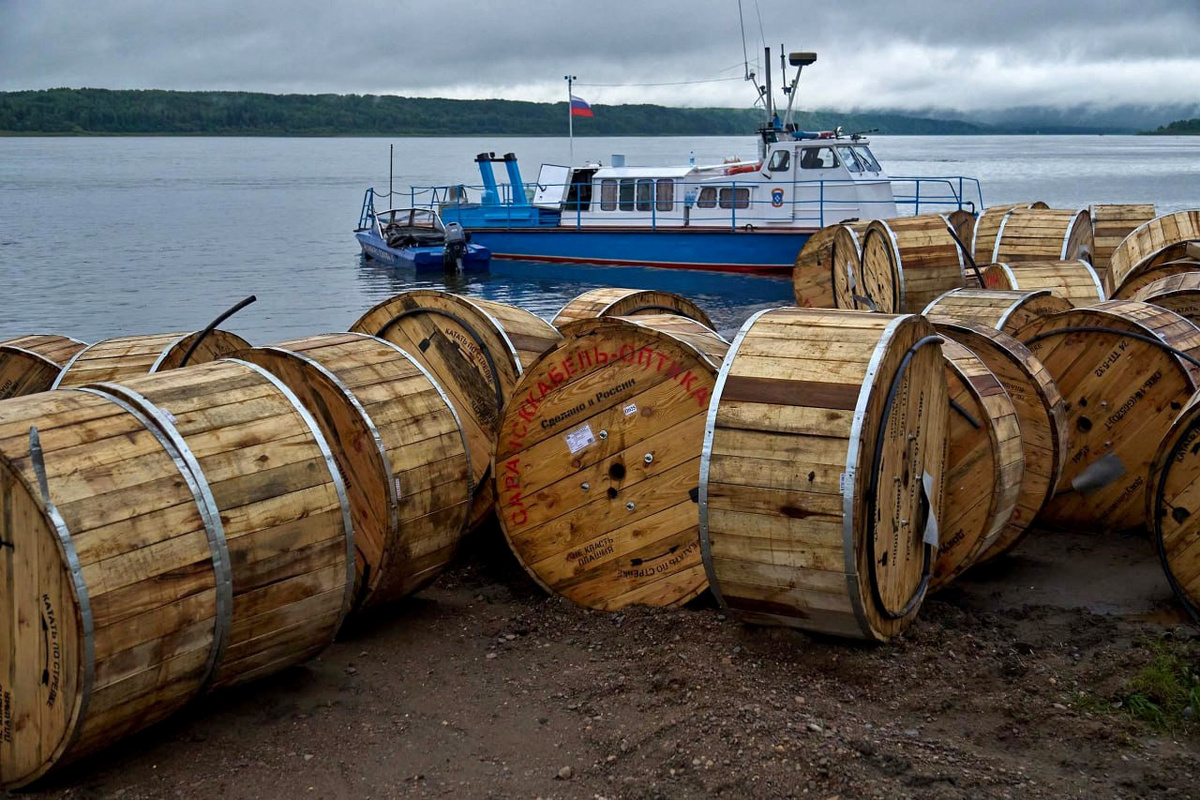     Оборудование доставляли по самому Енисею или везли зимой на большегрузах по зимникам