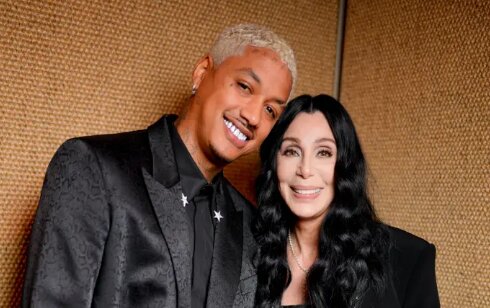    Александр и Шер. Фото: Getty Images