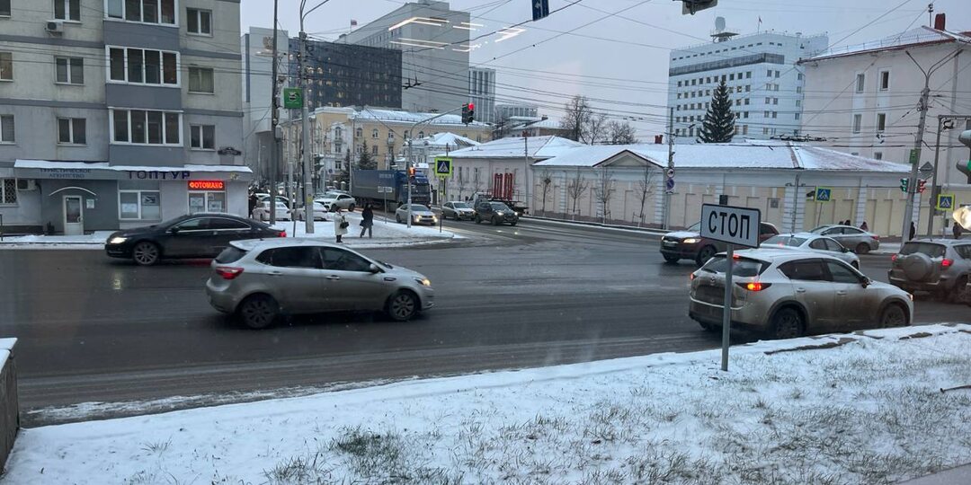 Наконец-то хоть какой-то снег лег, и нам это напоминает о приближающихся каникулах и праздниках