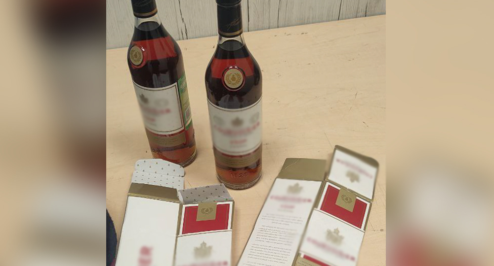 Житель Кемерова попытался украсть из магазина 2 бутылки коньяка