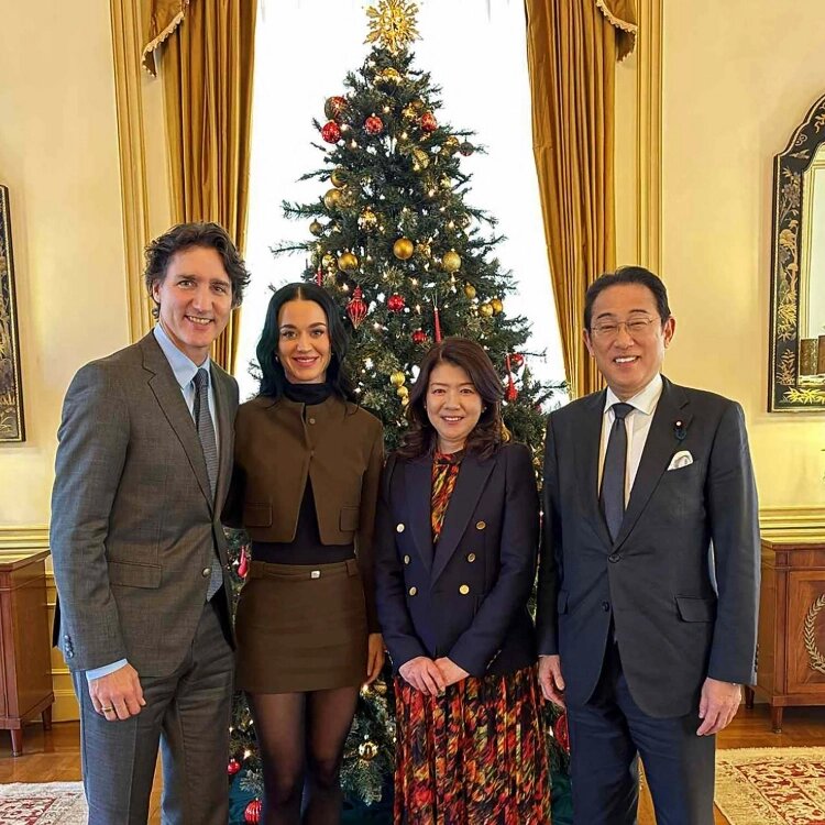 ФОТО: Джастин Трюдо, Кэти Перри, Юко и Фумио Кисида перед началом совместного обеда📷
