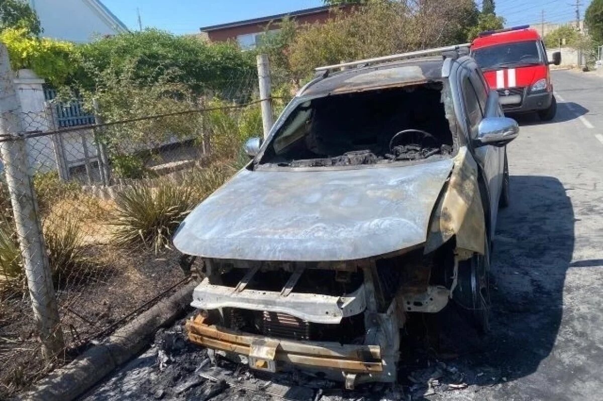    Житель Евпатории поджег чужой автомобиль стоимостью 1,7 млн рублей