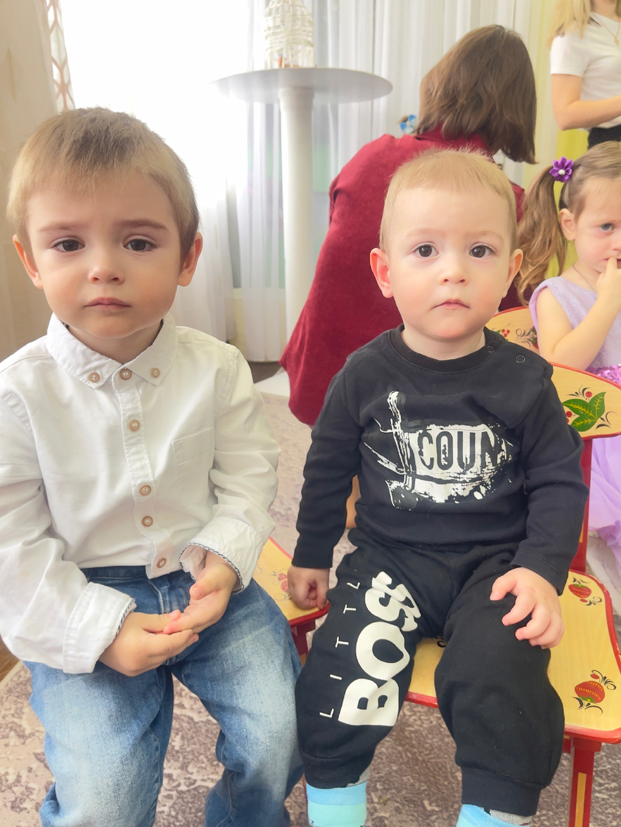 Посещал утренник братика)