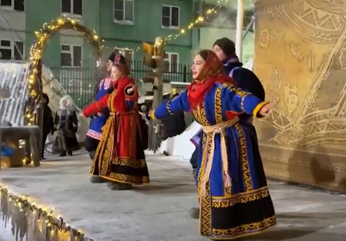     В честь 95 дня рождения в Заполярье приготовили гигантский северный десерт