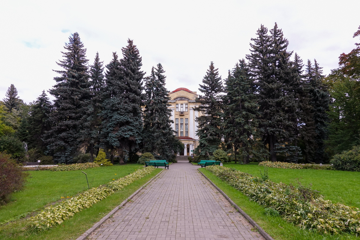 Ботанический сад Петра Великого. Здание гербария и библиотеки (1915).