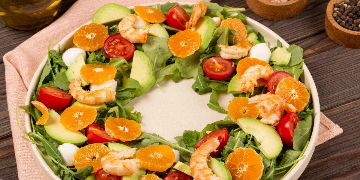 lifehacker.ru/recipe/salat-s-avokado-krevetkami-i-mandarinami