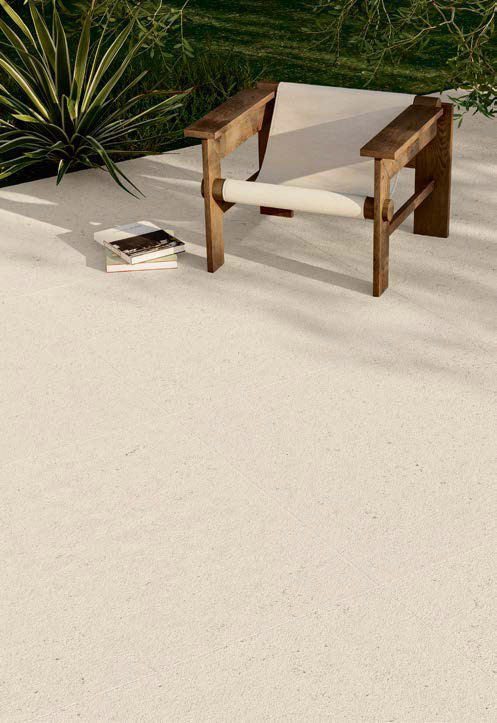 Интерьеры с белым керамогранитом Lumen из коллекции Elementae от Ariostea