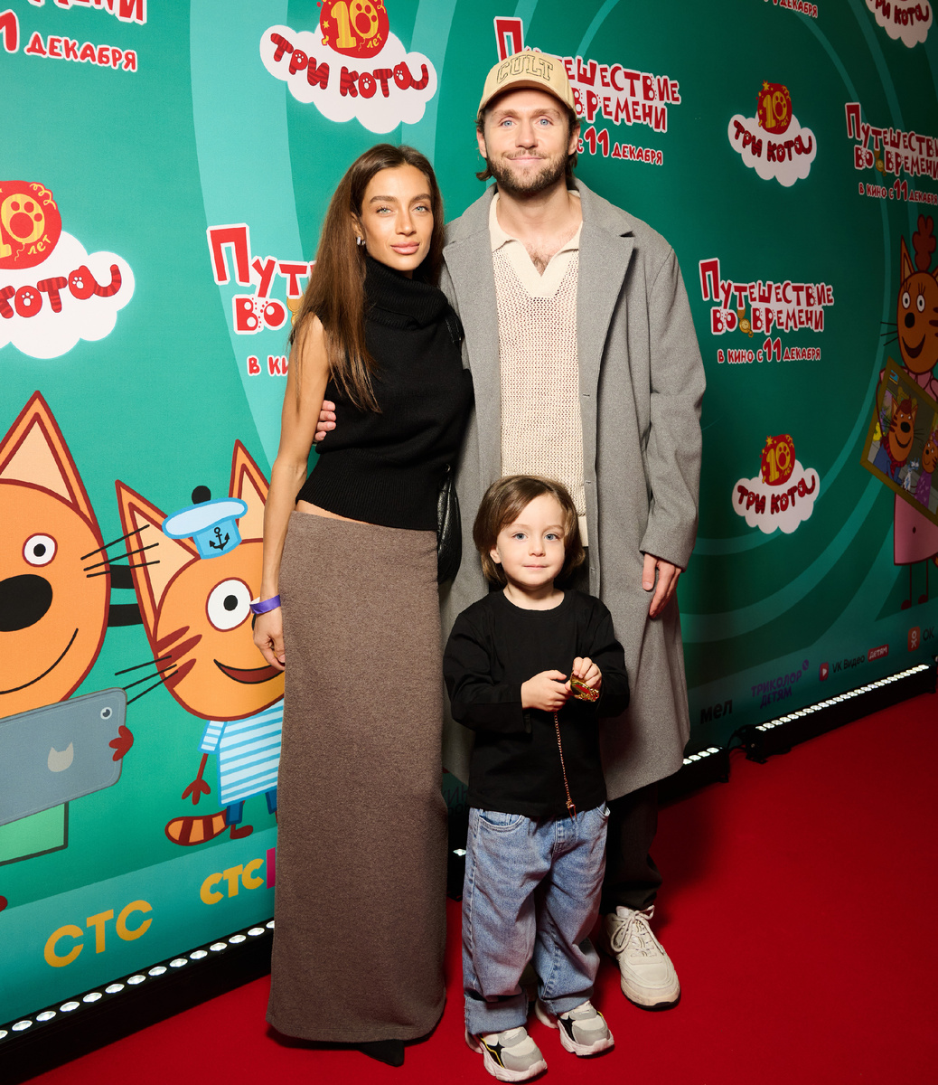 Влад Соколовский с семьей. Фото: телеканал СТС