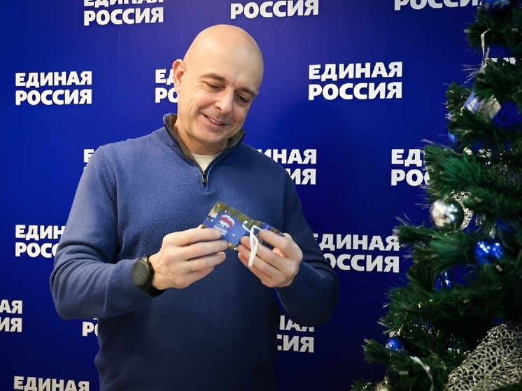     Сергей Сокол отвезет новогодние подарки детям из Абазы и Бейского района. Фото: официальный ТГ-канал председателя ВС РХ Сергея Сокола