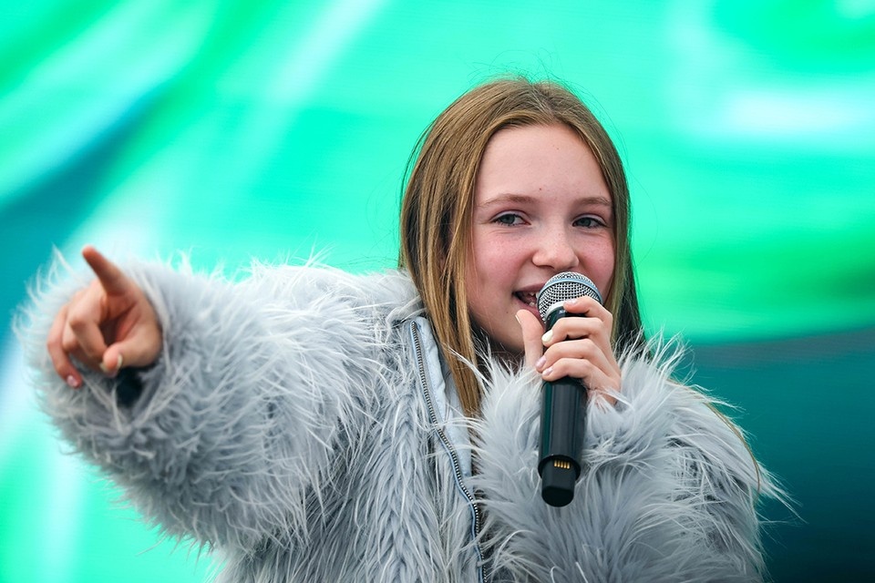    Новогодняя песня создателей «Сигма боя» Мукки и Betsy стала популярна в соцсетях. Фото: Дмитрий Феоктистов/ТАСС