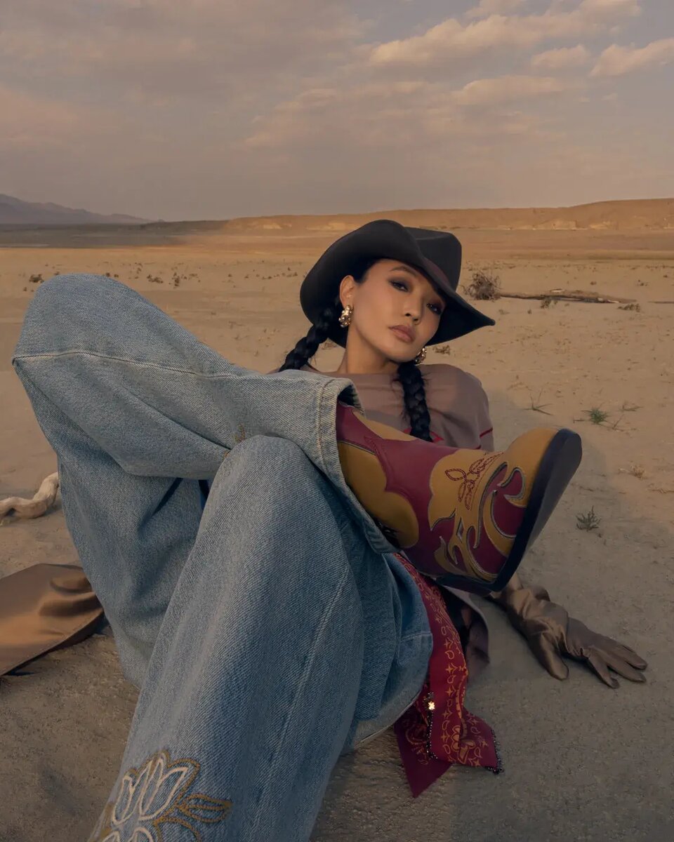    MONOCHROME, монохром, MONOCHROME новогодняя коллекция, монохром новогодняя коллекция, вещи с бахромой, ковбойский стиль