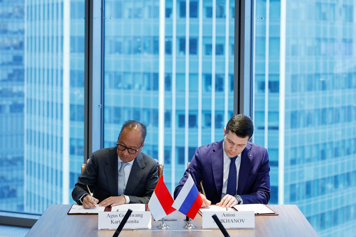 Россия и Индонезия подписали меморандум о сотрудничестве в сфере судостроения / Фото: Пресс-служба Минпромторга  📷
