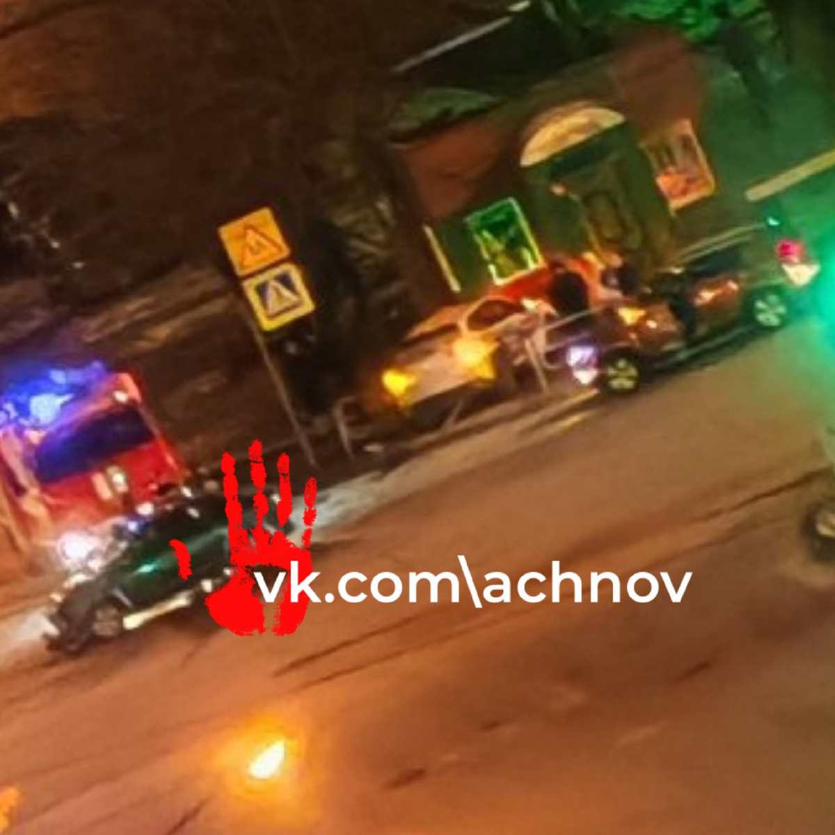 После аварии машины вылетела с дороги