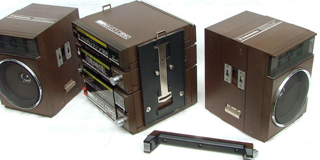 Переносная, блочная да еще и на батарейках магнитола «Радиотехника МЛ-6201»