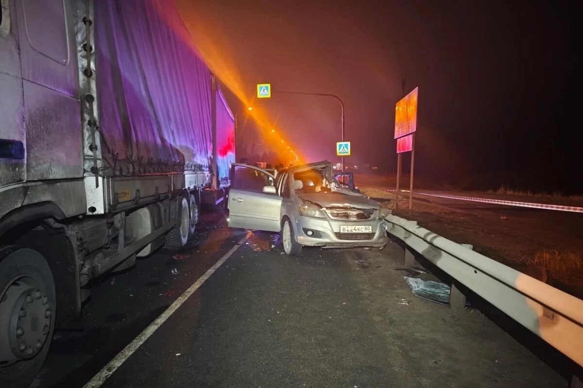    Шесть человек погибли и 14 пострадали в ДТП на псковских дорогах за неделю
