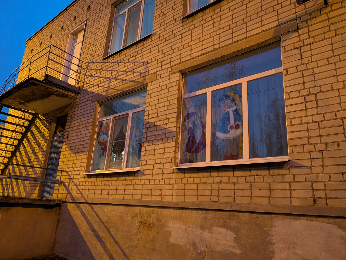 Это рисовала не я. Как они делают этот сплошной закрас гуашью??