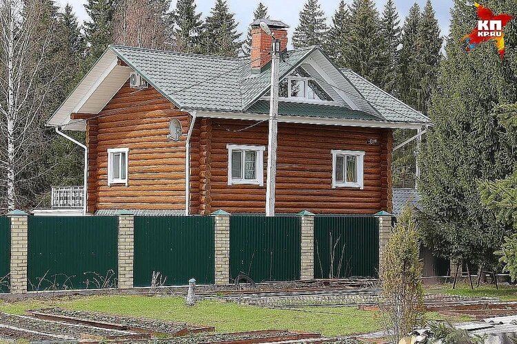 Дом Антона в поселке. Фото: Алена Овчинникова