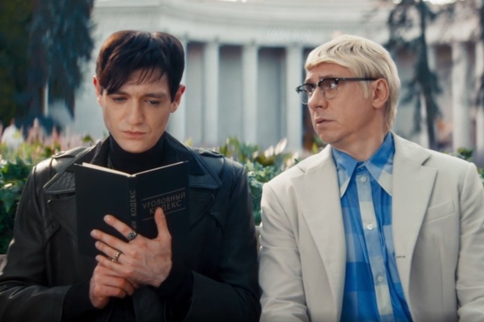    Кадр с Александром Шепсом и Тимуром Батрутдиновым из нового фильма «Невероятные приключения Шурика» (12+). Фото: скриншот из трейлера к фильму