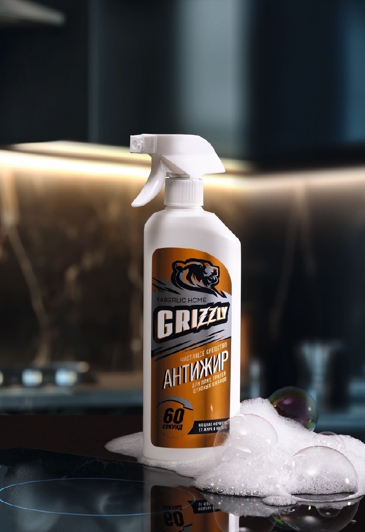 Чистящее средство для кухни «Антижир» Grizzly за счет концентрированной формулы быстро расщепляет и устраняет застарелый жир, нагары, копоть и другие органические загрязнения.МОЩНАЯ ФОРМУЛА ОТ ЖИРА И НАГАРА: ЧИСТО ЗА 60 СЕКУНДЛегко удаляет загрязнения с металлических*, эмалированных, керамических и стеклокерамических поверхностей, плитки. Активная густая пена очищает даже сложные засохшие загрязнения. Триггер-пенообразователь быстро и удобно наносит средство на вертикальные и большие горизонтальные поверхности.«Антижир» рекомендован для очистки всех типов плит: металлических* и керамических, а также индукционных варочных панелей, духовок, противней, решеток, газовых конфорок, грилей, мангалов, барбекю, казанов, фритюрниц, кухонных вытяжек, «фартуков» из плитки, плиточных полов на кухне и других* поверхностей, подверженных сильным загрязнениям, сальным и жировым отложениям.