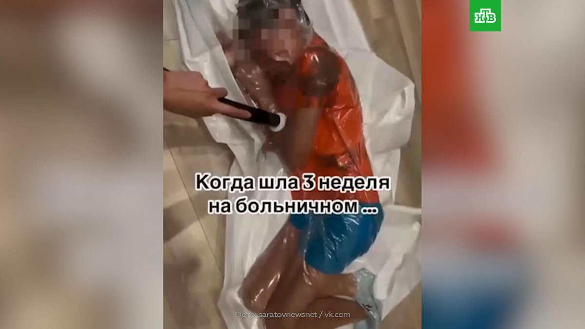   Блогерша из Саратова засунула сына в пакет и вытянула воздух пылесосом