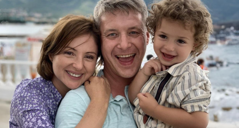 Увела известного певца из семьи, а он после развода оставил её ни с чем: актриса Анна Банщикова