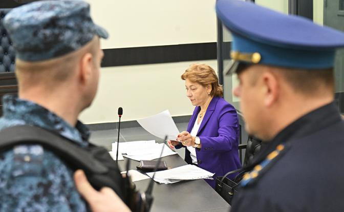 "Случай с Долиной - это удар по доверию к судебной системе". Сколько по России будет продолжать гулять схема "квартирного бабулинга"