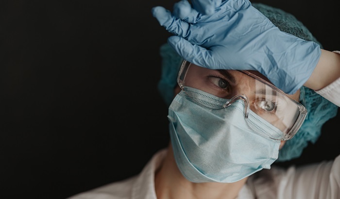    Врачи в России признались, что работают на износ ради обычной зарплаты