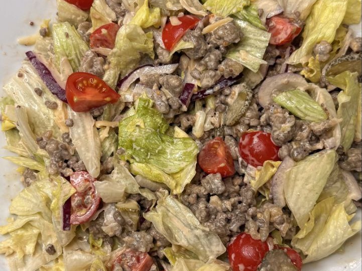 Салат “Биг Мак”: неожиданный фаворит, который покоряет с первой ложки