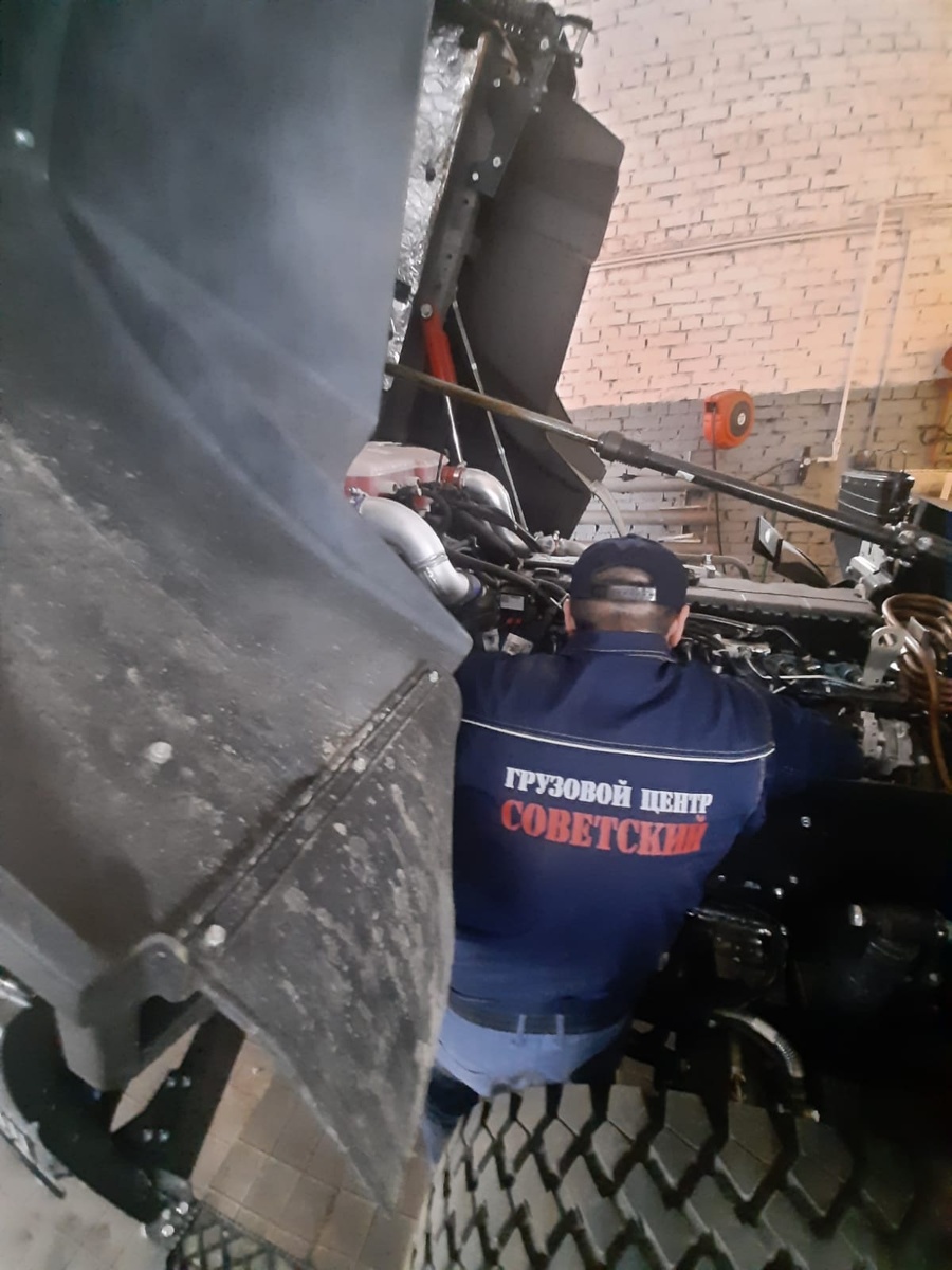 Наши специалисты — практики с многолетним опытом в ремонте грузового транспорта