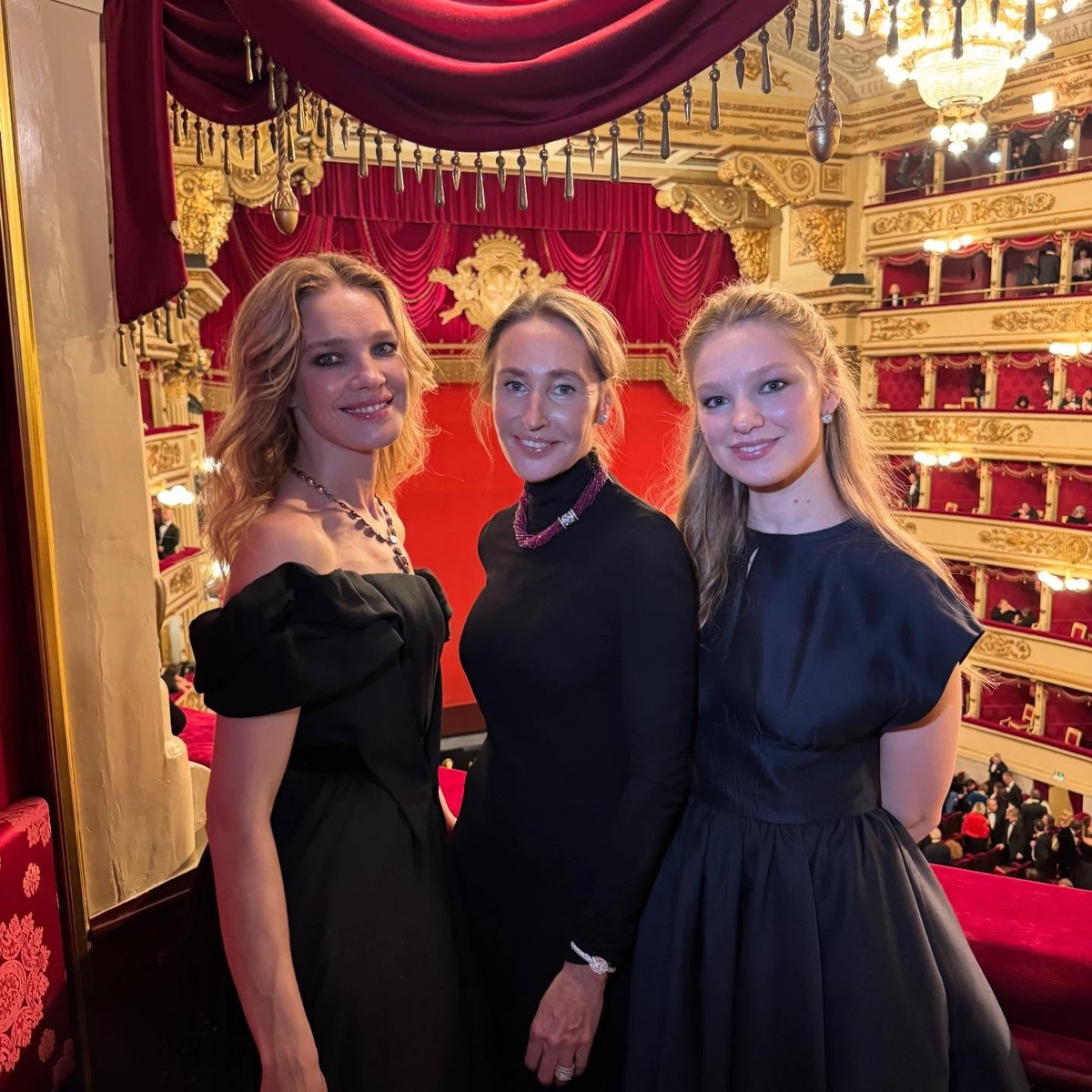    Наталья Водянова, Оксана Бондаренко и Виктория БорисевичСоцсети Оксана Бондаренко