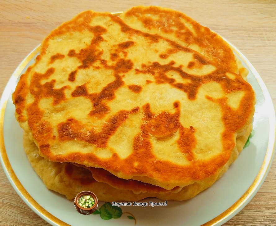 Лепешки на кефире!Пошаговый рецепт:Кефир 500гр, Яйцо 1шт, Сахар 3ч.л, Сода 1ч.л, Масло подсолнечное 2ст.л, Мука 700гр