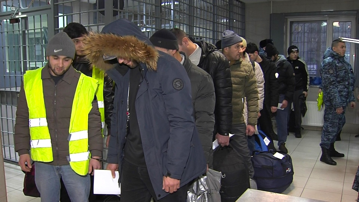    За неделю из Югры выдворили почти 80 нелегалов