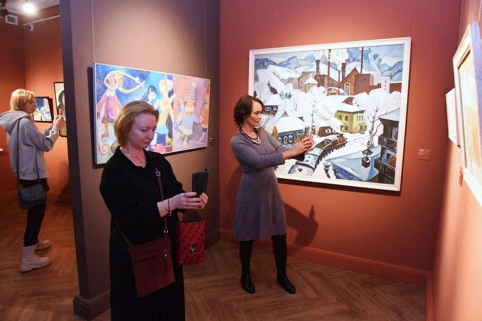    На выставке представлены работы 22 художников, выполненные в различных жанрах и относящиеся к разным историческим периодам